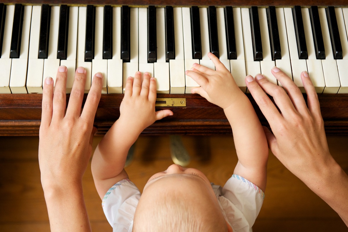 赤ちゃんからピアノに触れるメリット＆ピアノの選び方！