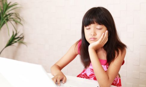 小学生の睡眠時間はどのくらい？睡眠不足にはどんな弊害がある？