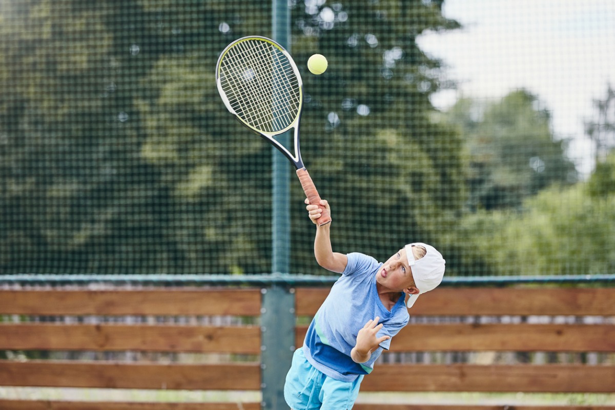 テニスは長く楽しめるスポーツ！いつから始めるのがベスト？