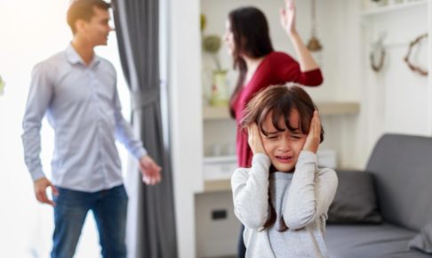 お父さんとお母さんが怖い……夫婦喧嘩が子供に与える影響とは？