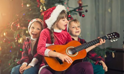 クリスマスに子供と聴いて歌いたい定番の歌と音楽10選！