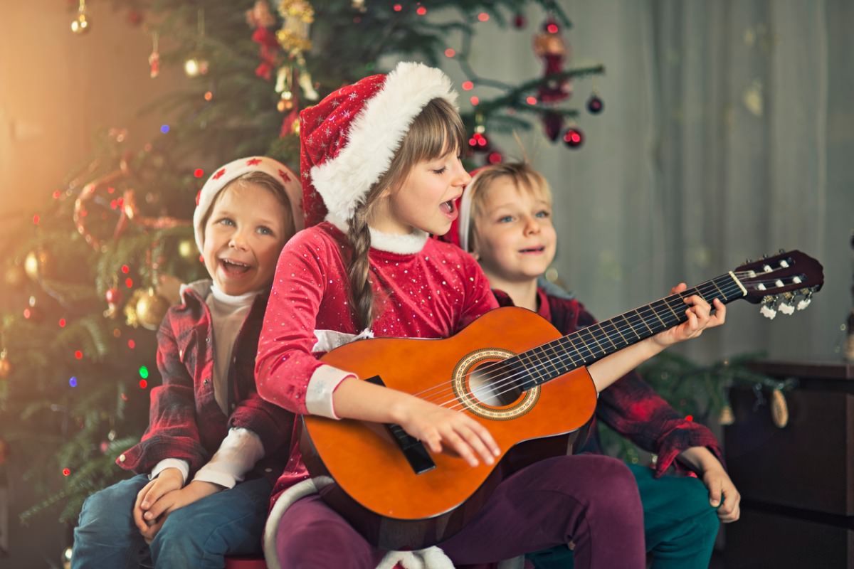 クリスマスに子供と聴いて歌いたい定番の歌と音楽10選！