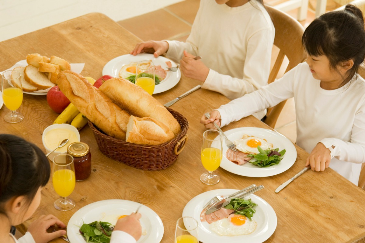 子供に朝ごはんを食べさせるコツとは？