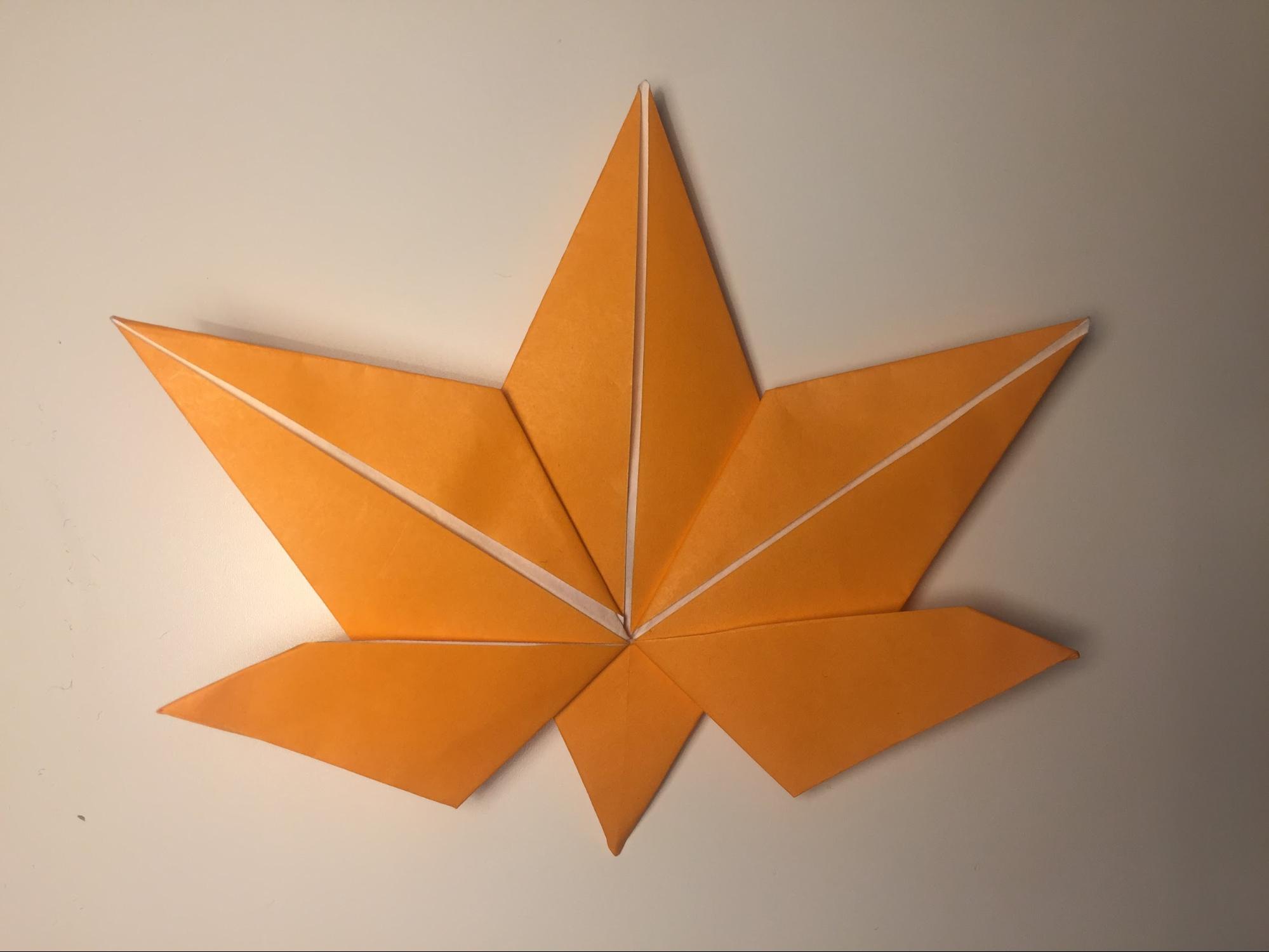 秋の装飾に欠かせない 折り紙でもみじを作る方法4選 Cocoiro ココイロ